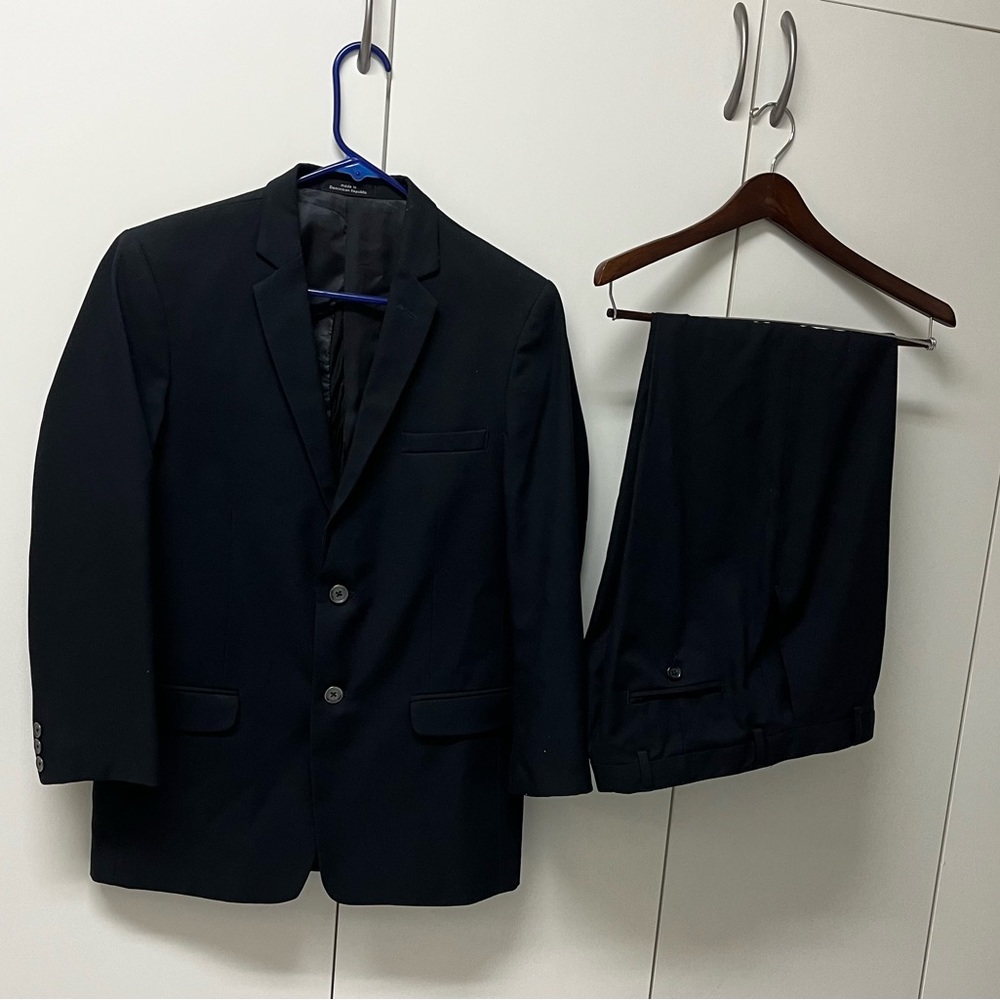 Boys Calvin Klein dark navy blue jacket & pants set. Jacket 18R , pants 16 husky